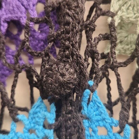 Hand Knit Floral Vest M - Picture 7 of 7